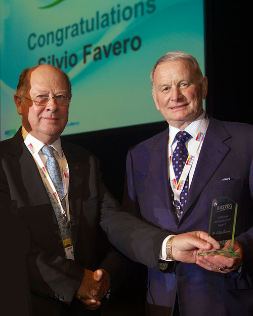 Silvio Favero receives Lifetime Achievement Award from Geoff Moar
